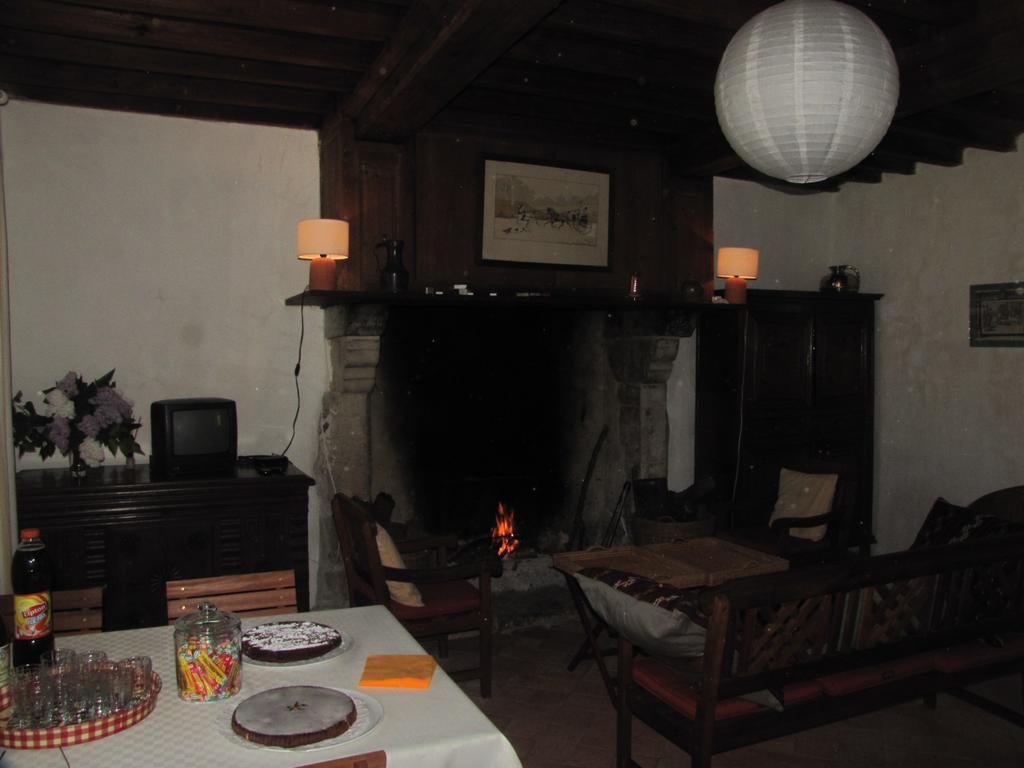 Gite De La Ferme De La Cour Crasville  Exterior photo